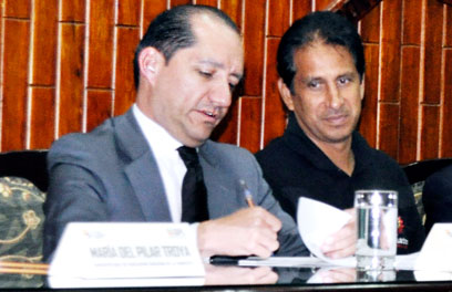 Ministerio de Defensa entrega 23 hectáreas de tierras en Loja