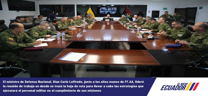 El ministro de Defensa Nacional, Gian Carlo Loffredo, junto a los altos manos de FF.AA, lideró la reunión de trabajo en donde se trazó la hoja de ruta para llevar a cabo las estrategias que ejecutará el personal militar en el cumplimiento de sus misiones.