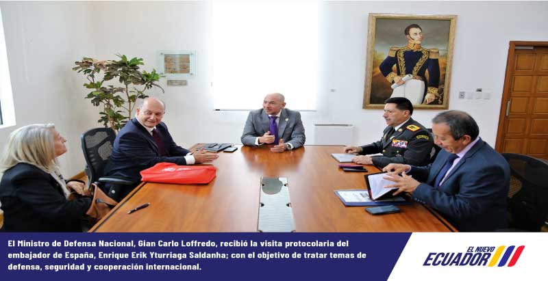 El Ministro de Defensa Nacional, Gian Carlo Loffredo, recibió la visita protocolaria del embajador de España, Enrique Erik Yturriaga Saldanha; con el objetivo de tratar temas de defensa, seguridad y cooperación internacional.