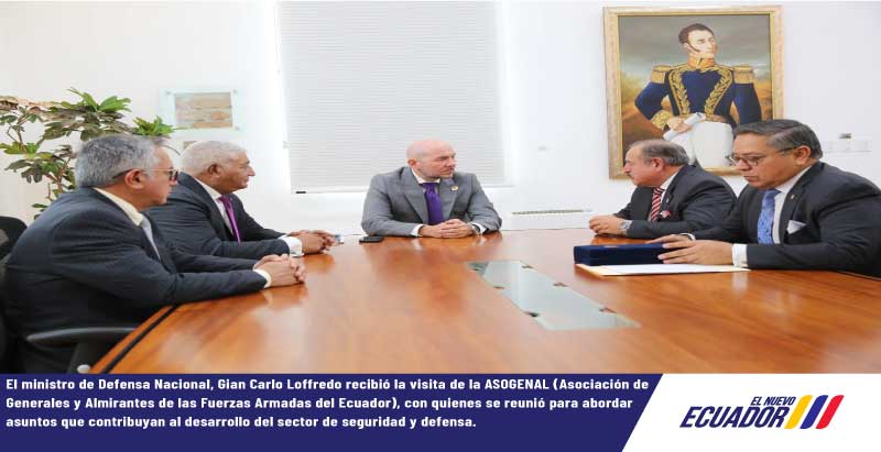 El ministro de Defensa Nacional, Gian Carlo Loffredo recibió la visita de la ASOGENAL (Asociación de Generales y Almirantes de las Fuerzas Armadas del Ecuador), con quienes se reunió para abordar asuntos que contribuyan al desarrollo del sector de seguridad y defensa.