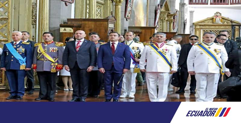 CEREMONIA DE COLOCACIÓN DE OFRENDA FLORAL EN EL MAUSOLEO DEL MARISCAL ANTONIO JOSÉ DE SUCRE.