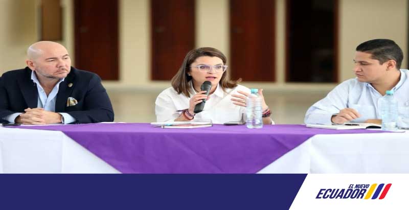 El ministro de Defensa, Gian Carlo Loffredo, participó en la sesión del COE Nacional, donde el Gobierno tomó decisiones urgentes para garantizar el acceso al agua potable en el sur de Quito y proteger la salud de la población.