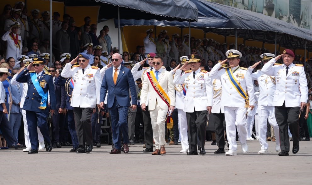 ¡LA ARMADA RENUEVA SU COMPROMISO CON EL ECUADOR !